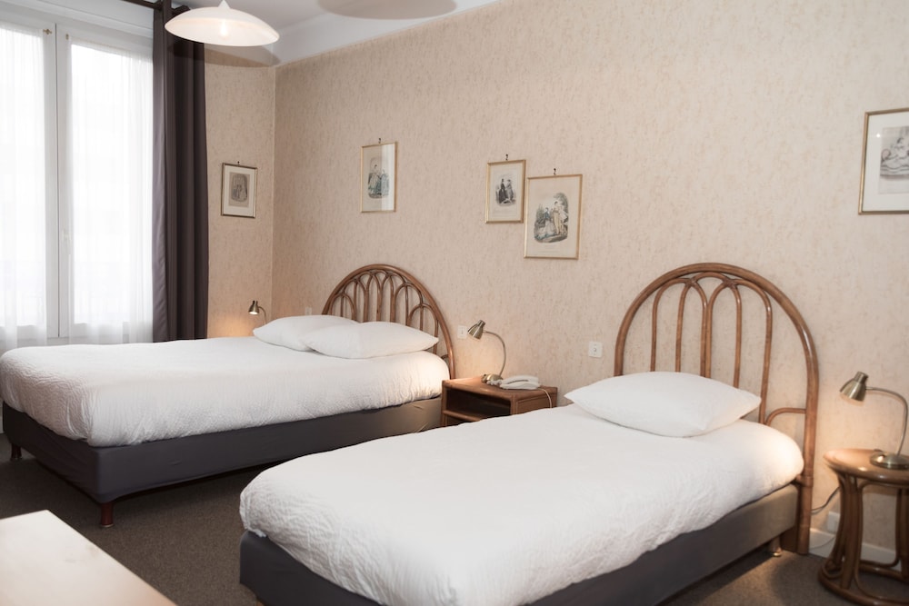 Standard Twin Room - Photo 8