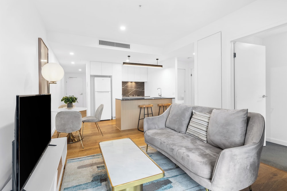 Two Bedroom One Bathroom Compact Apartment - Photo 8