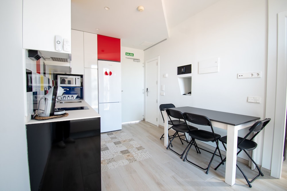 Deluxe Duplex - Photo 2
