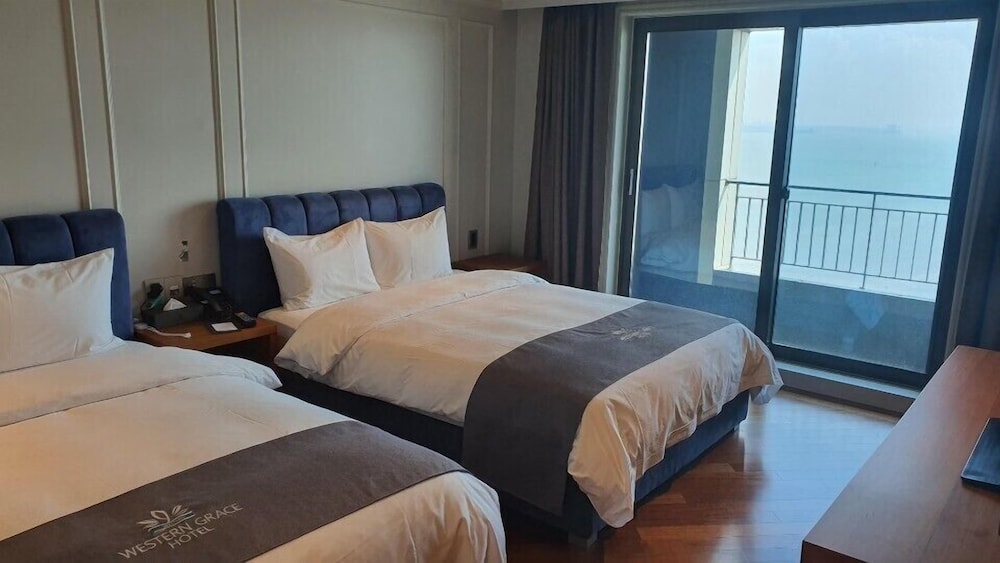Suite (B, 4 Pm Check-In)