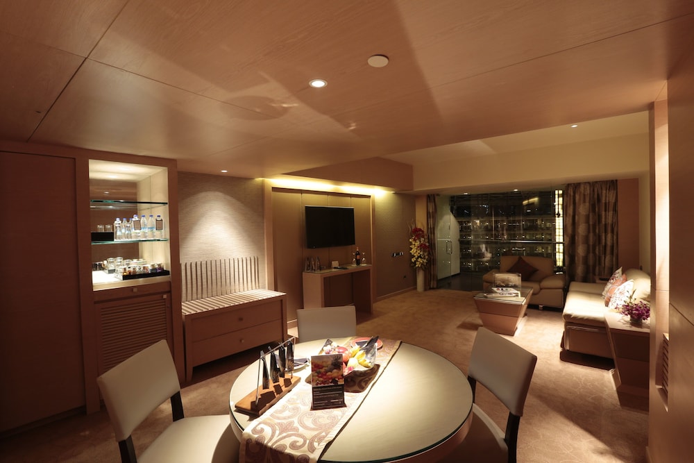 Uranus Premier Lagoon View Suite with Bath Tub and Private Balcony - King Bed photo 3