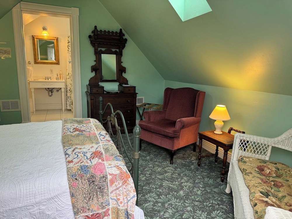 Room, 1 Queen Bed, Non Smoking, Private Bathroom photo 2