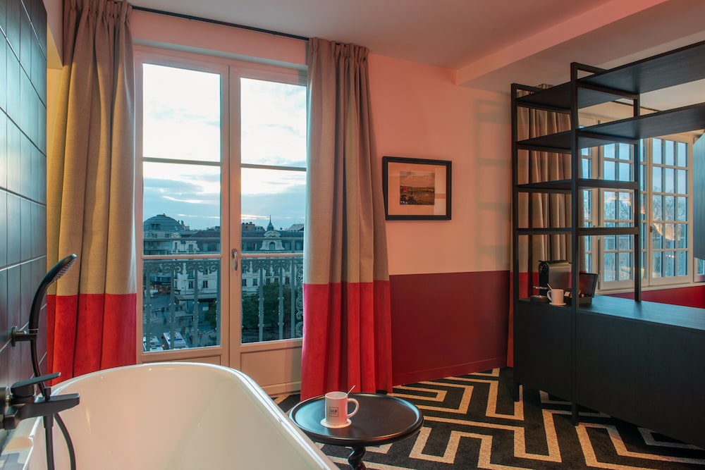 Signature Room - Photo 4