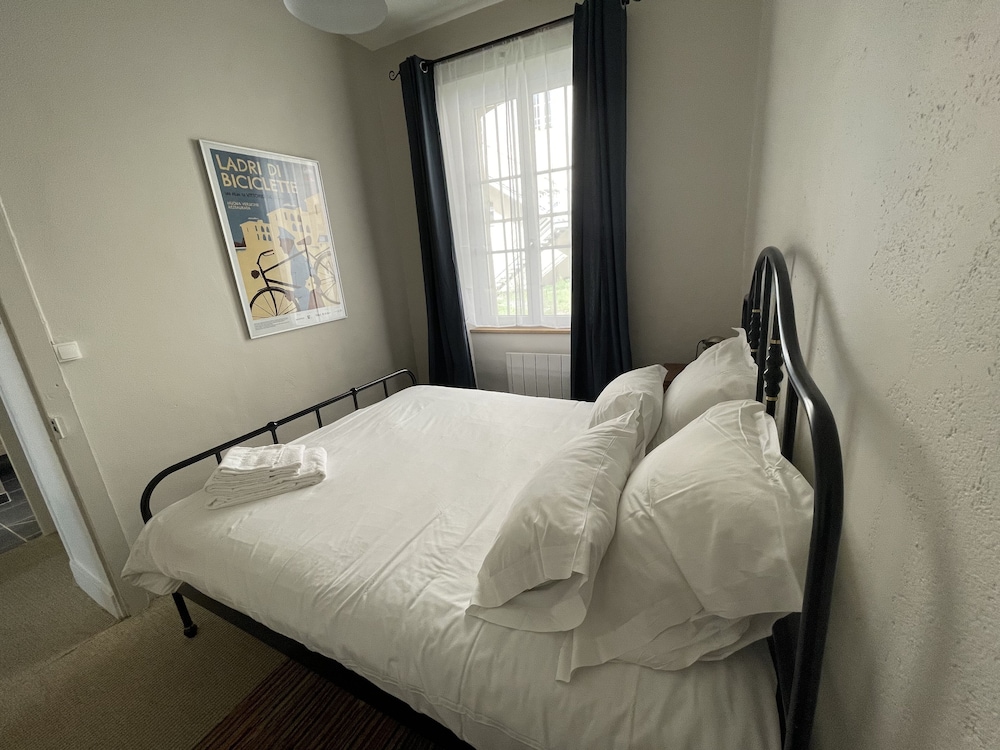 Comfort Double Room, Private Bathroom (Côté Cour)