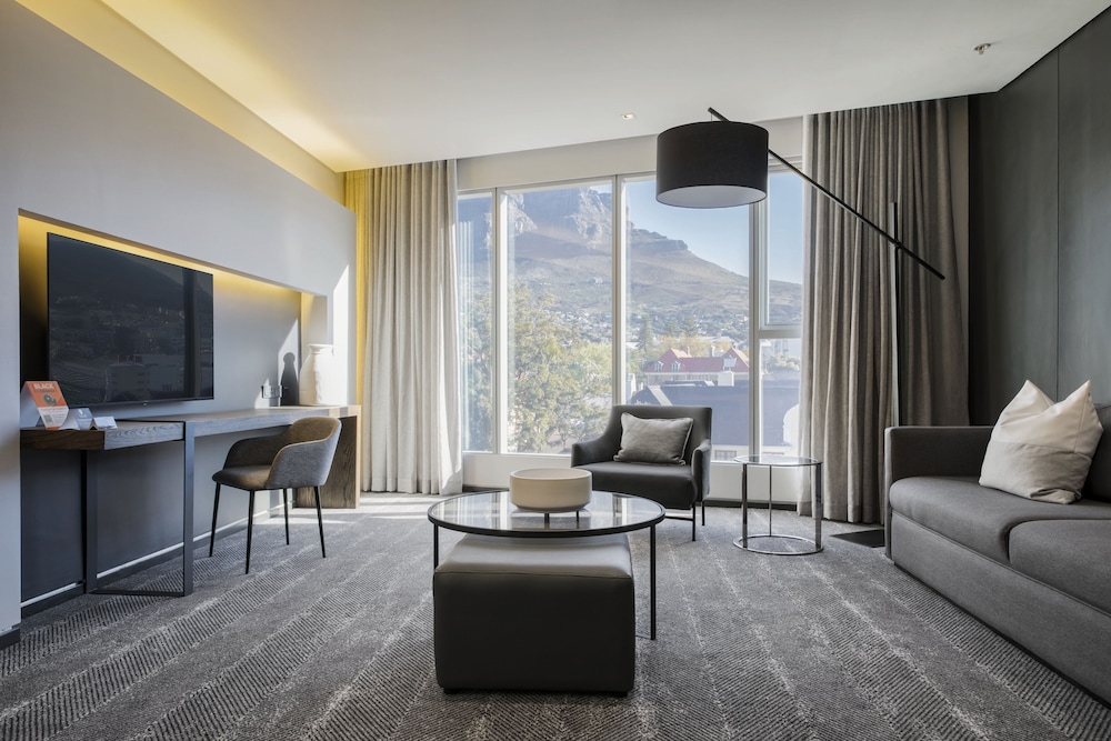 Executive Suite - Photo 1