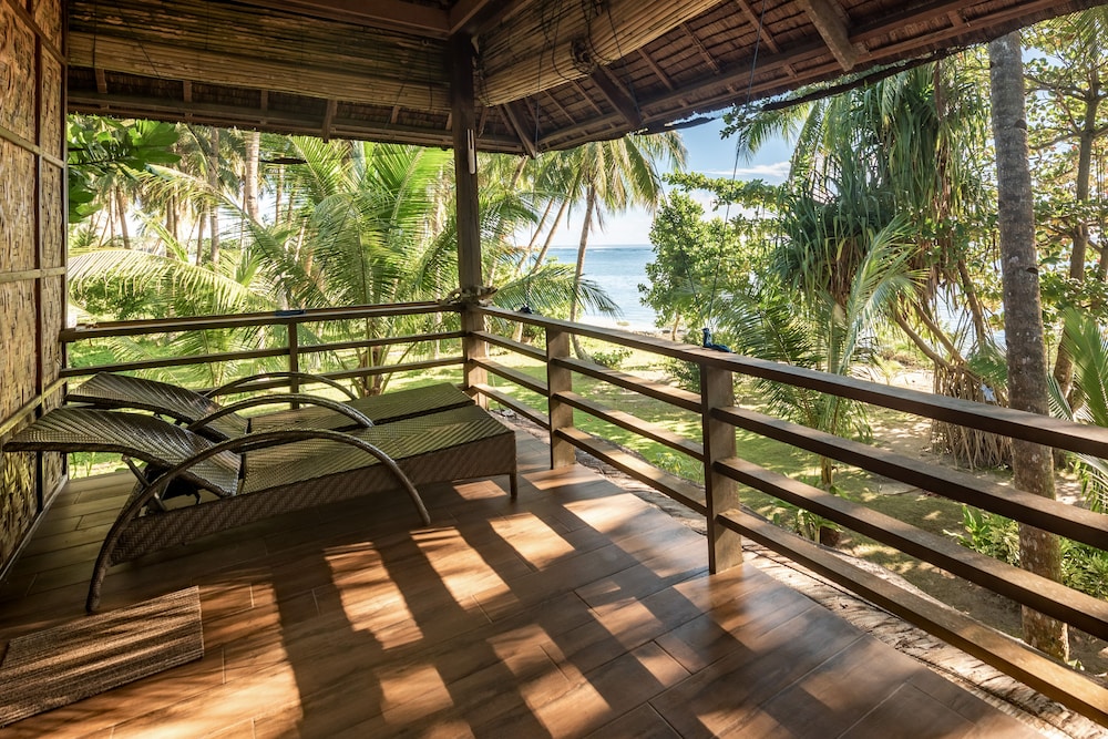 C11 Beach Front Bungalow (2nd Flr) photo 3
