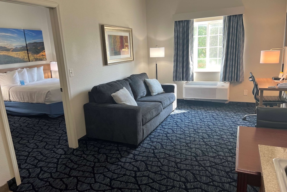 Suite, 1 Queen Bed with Sofa bed, Non Smoking