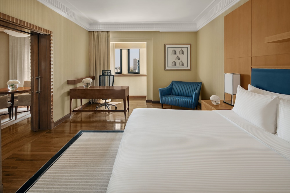 Club Suite, 1 King Bed (Club Floor)