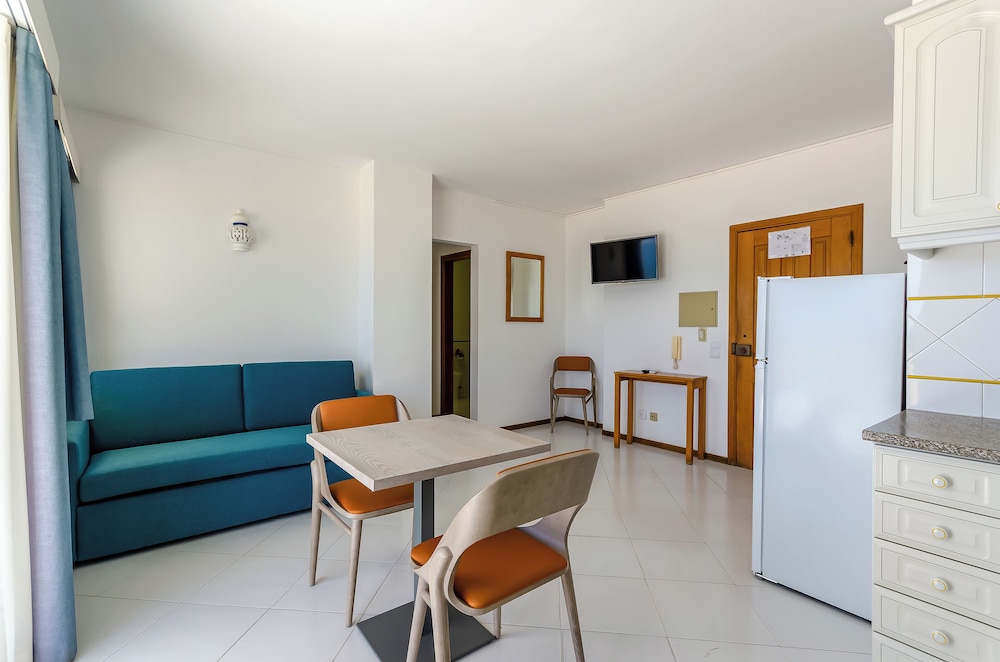 Apartment, 1 Bedroom, Sea View (Front) - Photo 2
