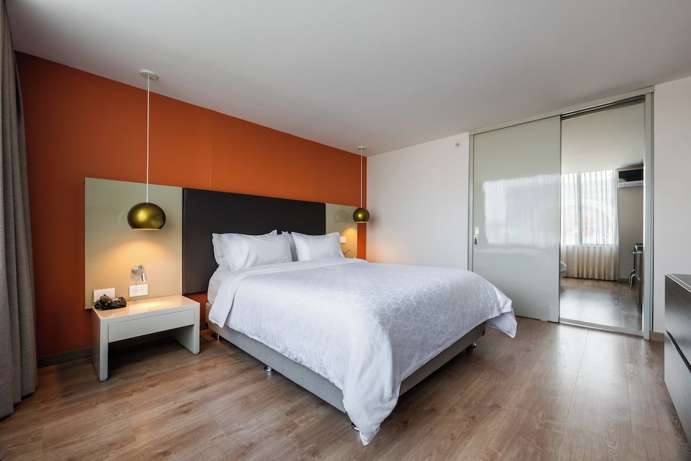 Suite, 1 Queen Bed - Photo 9