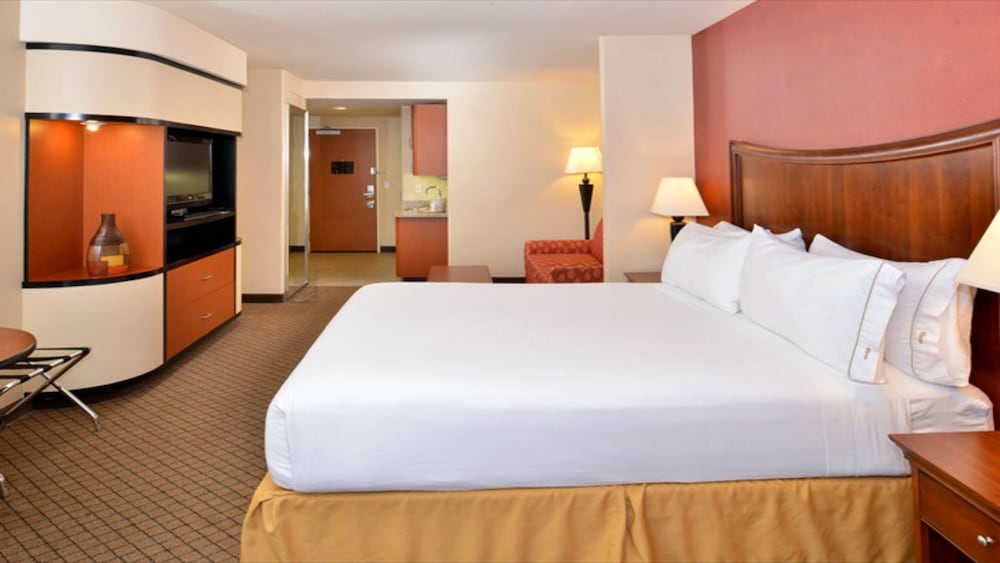 Standard Room, 1 King Bed - Photo 2