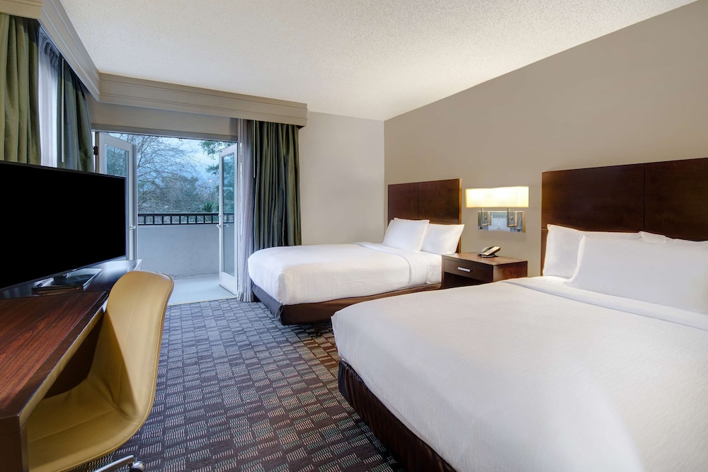 Room, 2 Double Beds, Balcony (South Wing) - Photo 5