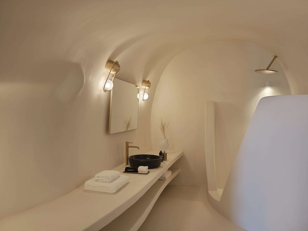 Cave Pool Suite - Photo 8