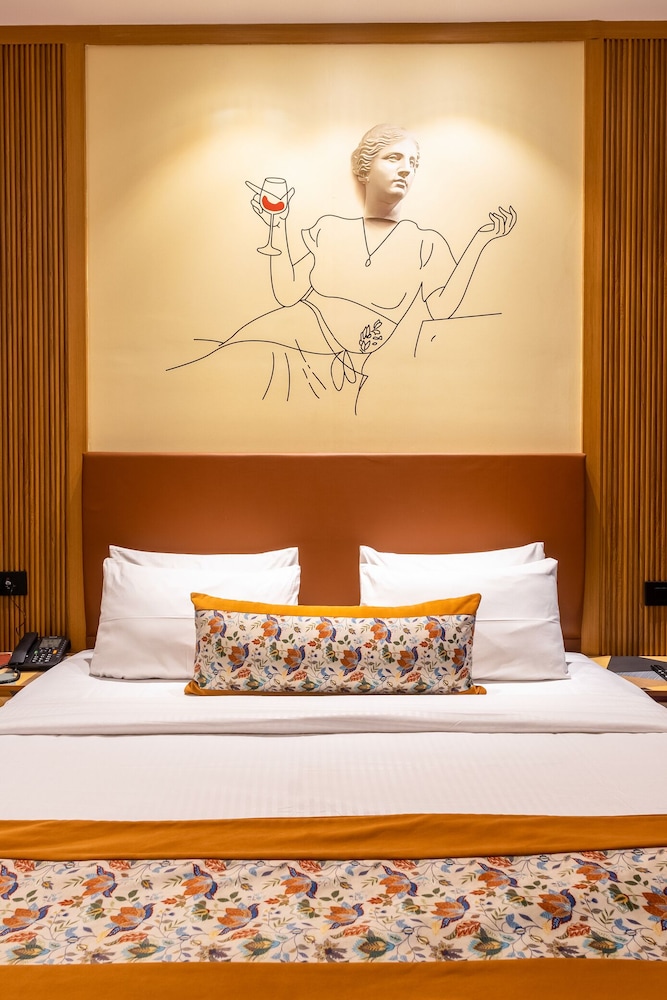 Deluxe Room with Pool and Gym Access