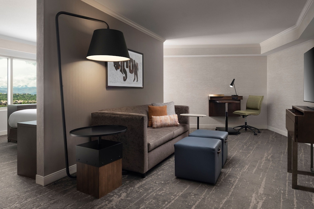 Executive Suite, 1 King Bed with Sofa bed - Photo 1