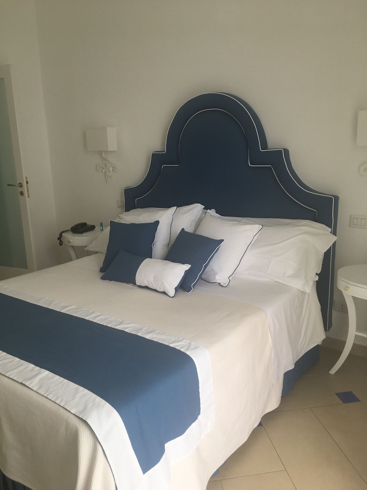 Junior Room, 1 Queen Bed with Sofa bed, Sea View
