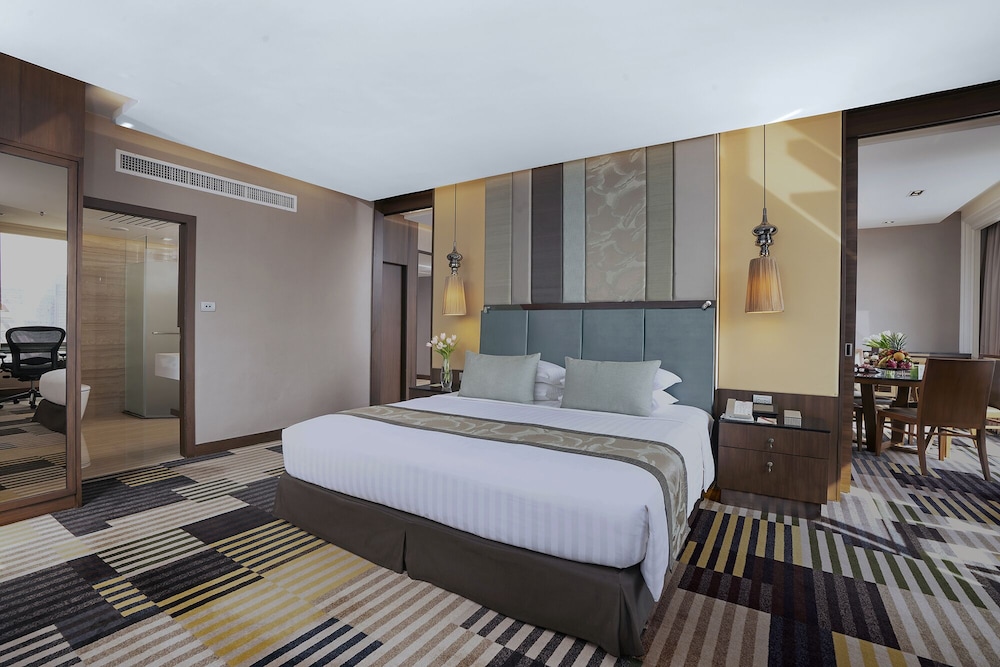 Executive Suite thumbnail 6