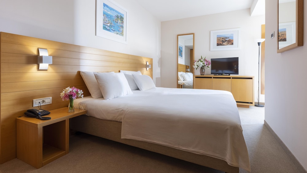 Family Room, 2 Bedrooms, Balcony, Sea View photo 2