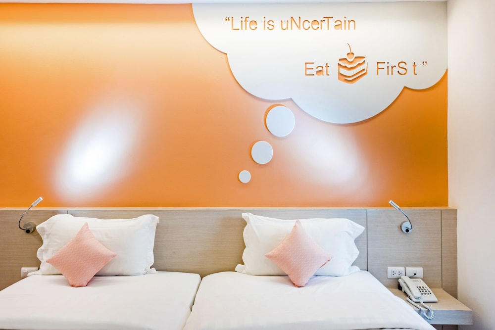 Standard Room (Twin Bed) - Photo 12