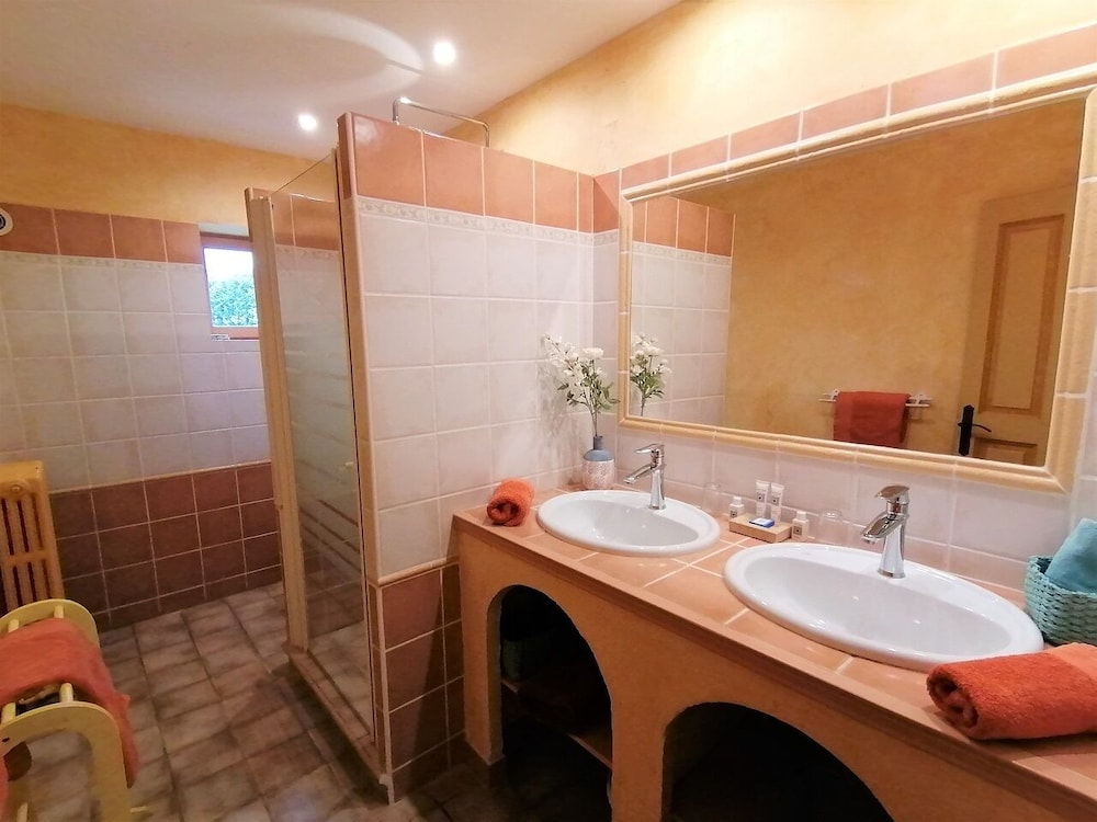 Comfort Double Room, Private Bathroom photo 3