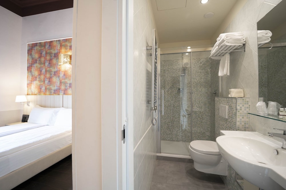 Double Room, Balcony, City View photo 2