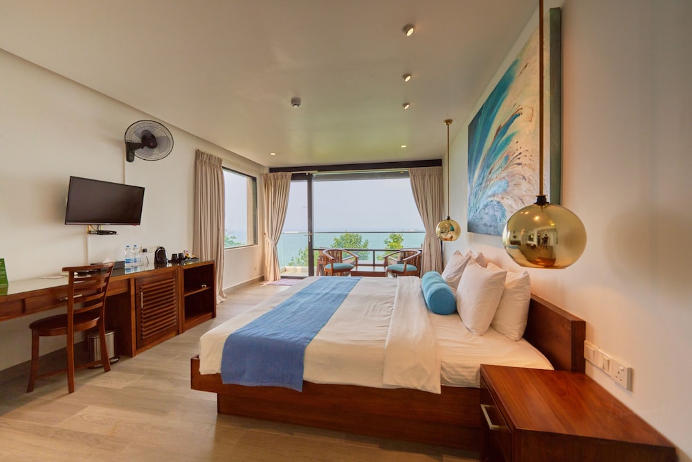 Deluxe Twin Room, Non Smoking, Partial Ocean View - Photo 4