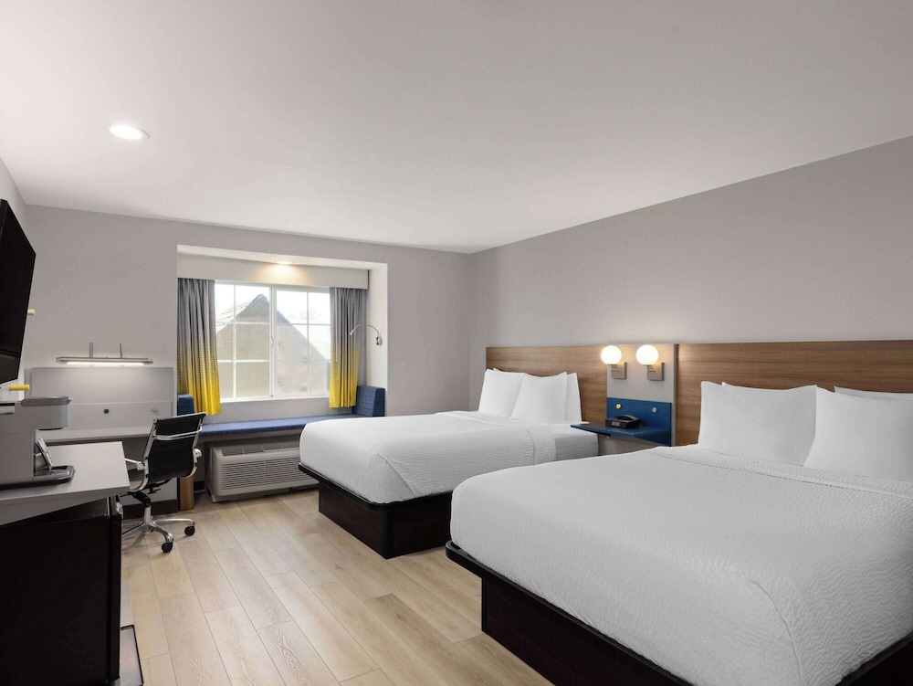 Room, 2 Queen Beds, Non Smoking - Photo 1