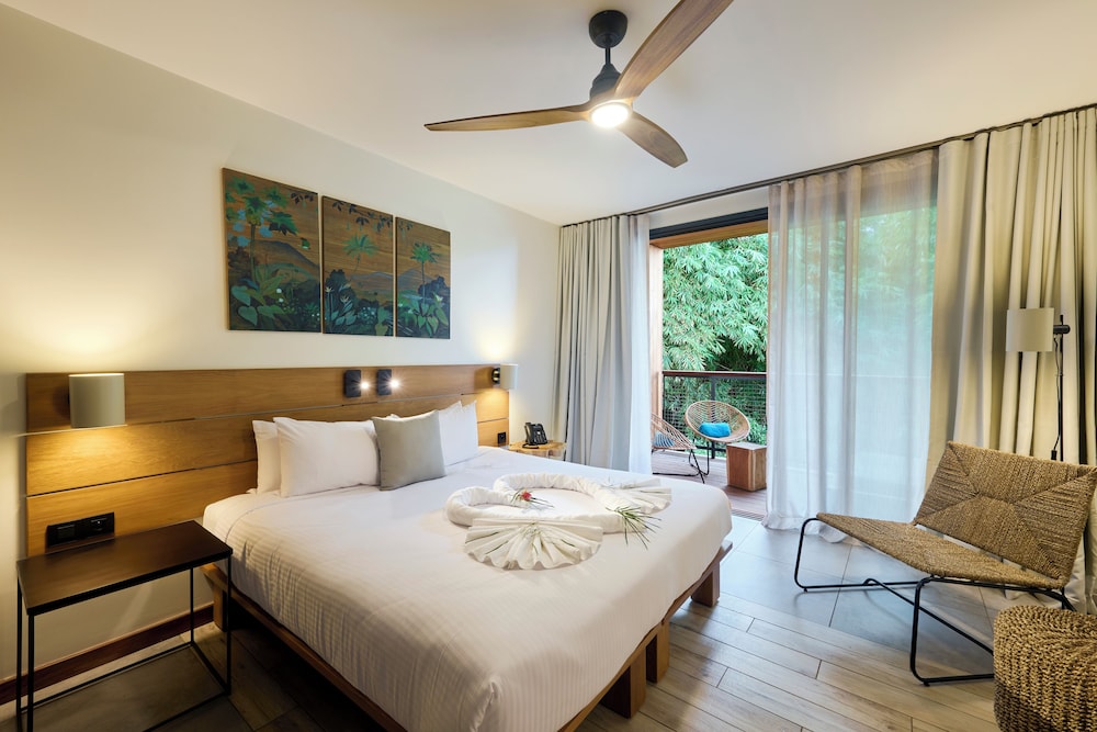 Deluxe Double Room, Garden View