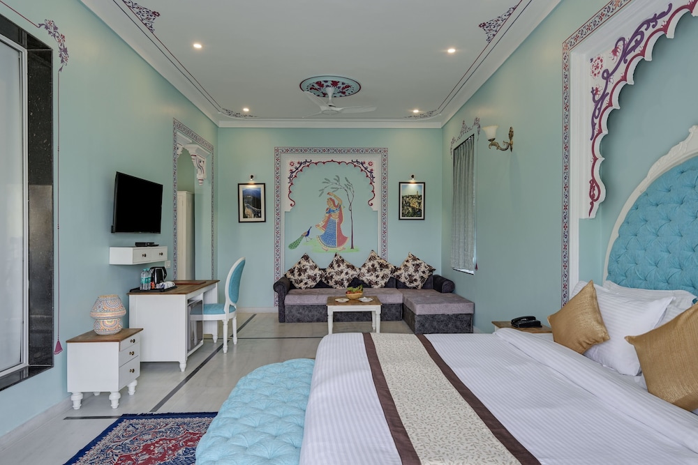 Luxury Suite - Photo 6