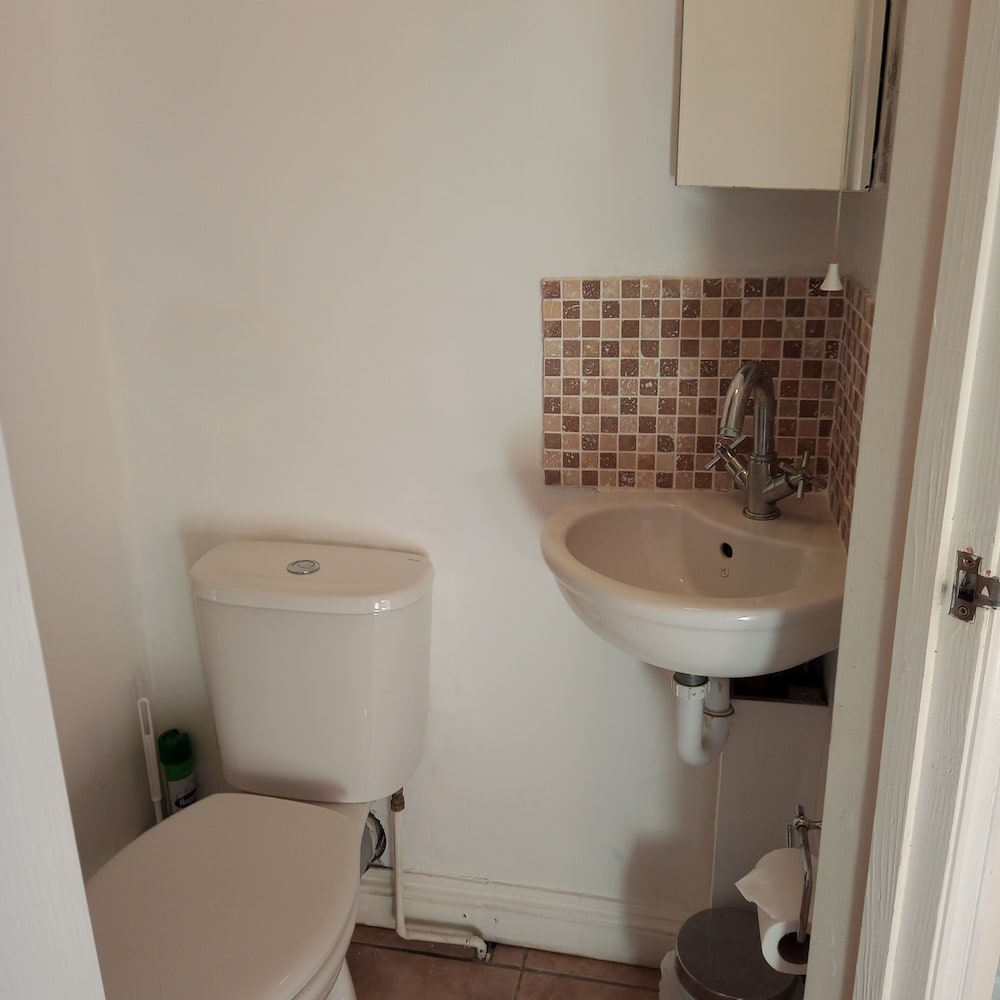 Basic Single Room, Ensuite (bowleaze) photo 2