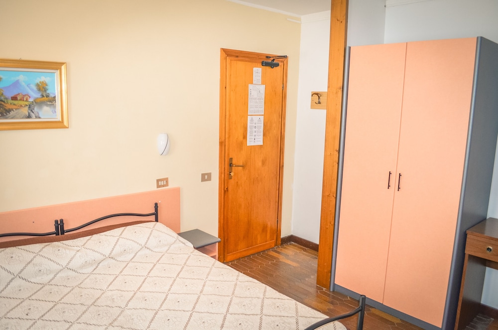 Standard Quadruple Room photo 2