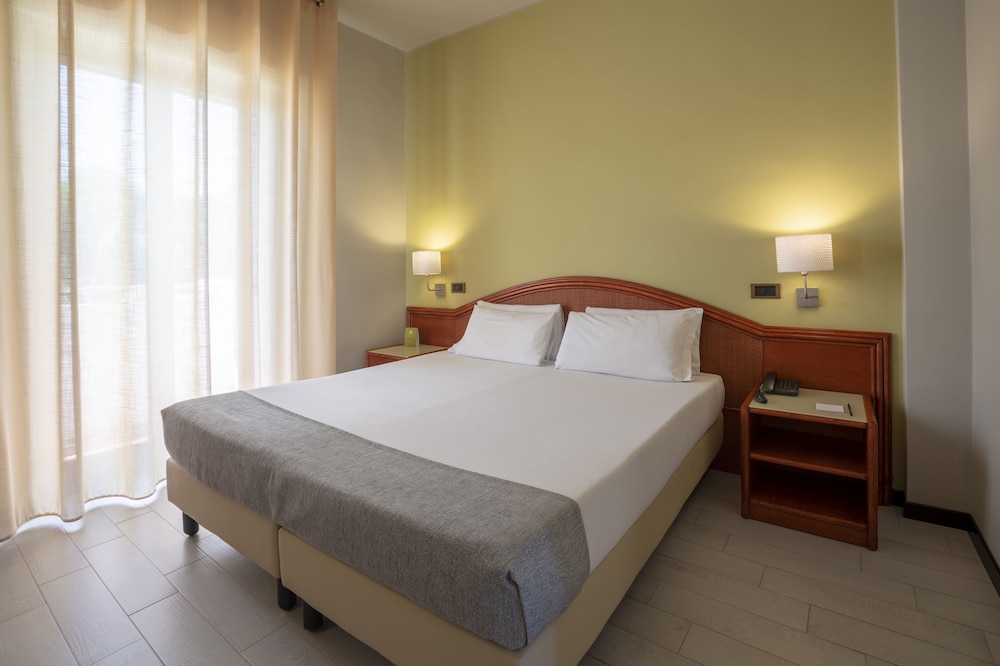 Standard Double or Twin Room - Photo 1