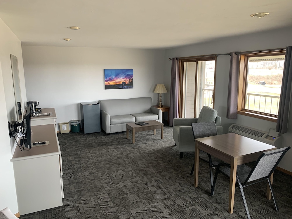 Signature Suite, Jetted Tub, Golf View photo 3