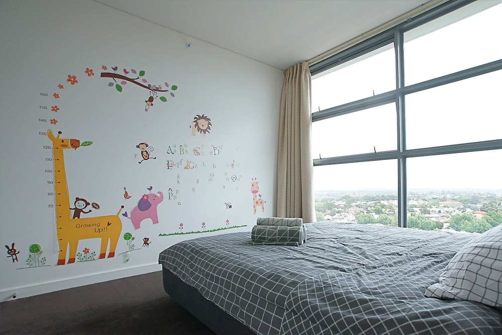 City Apartment, 2 Bedrooms, City View photo 3