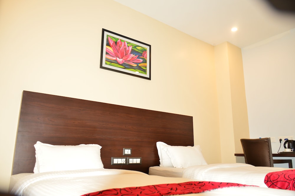Deluxe Twin Room, 1 Bedroom, City View photo 2