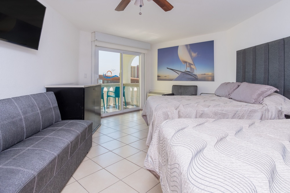 Deluxe Room, Multiple Beds, Balcony, Partial Ocean View photo 3