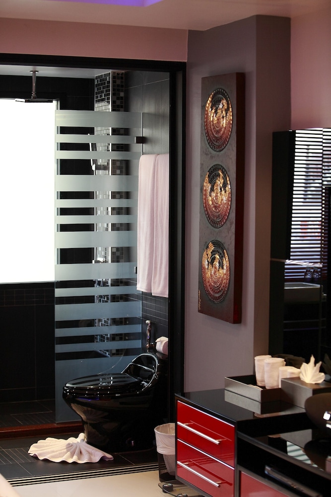 Studio - Photo 2