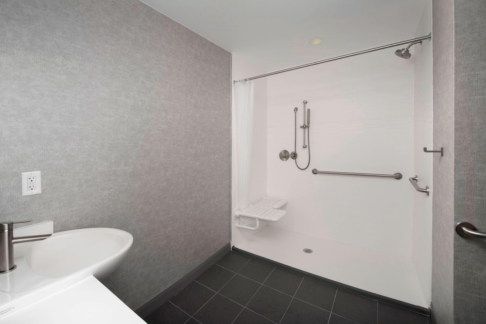 Suite, Multiple Beds (Hearing Accessible)