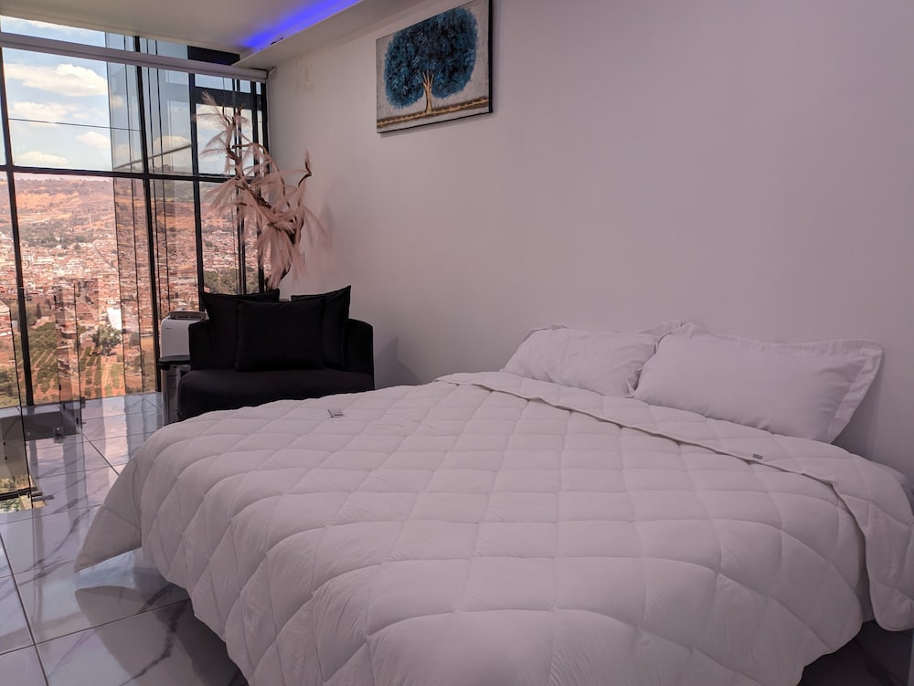 Deluxe Room, City View