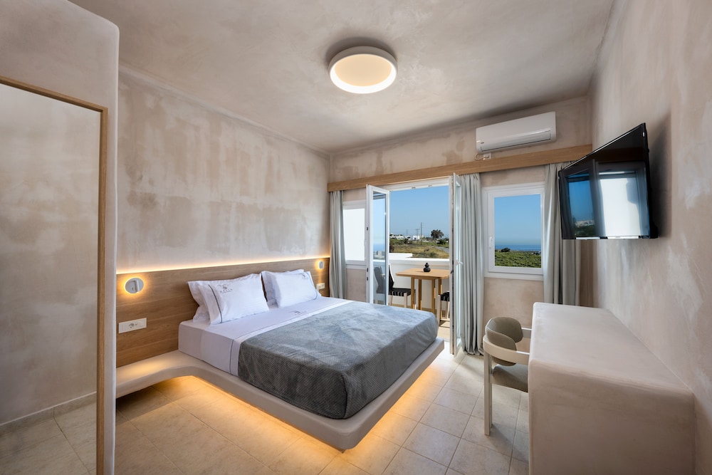 Junior Suite, Pool View - Photo 1