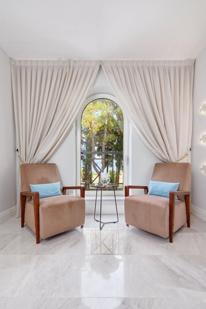 Standard Double or Twin Room photo 3