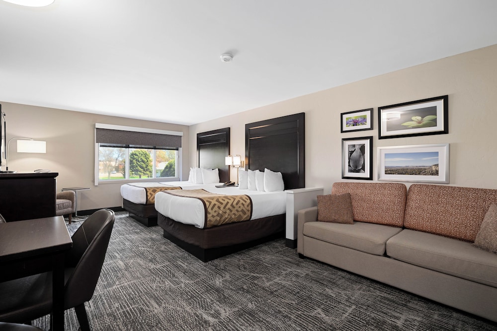 Deluxe Room, 2 Queen Beds (2 Queen Beds and a pull out sofabed)