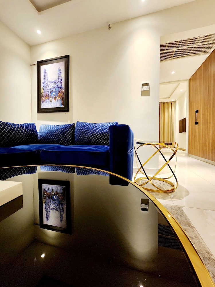 Premier Suite, 1 King Bed, Non Smoking, City View (with Extra Bed) - Photo 7