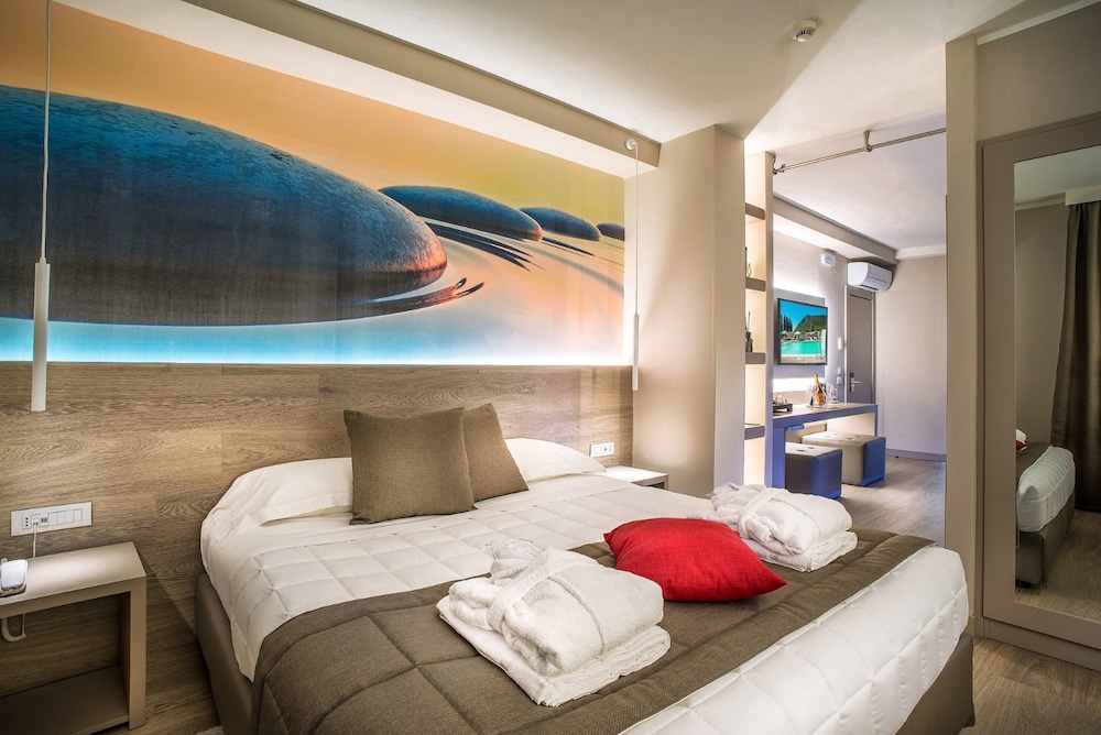 Luxury Suite - Photo 1