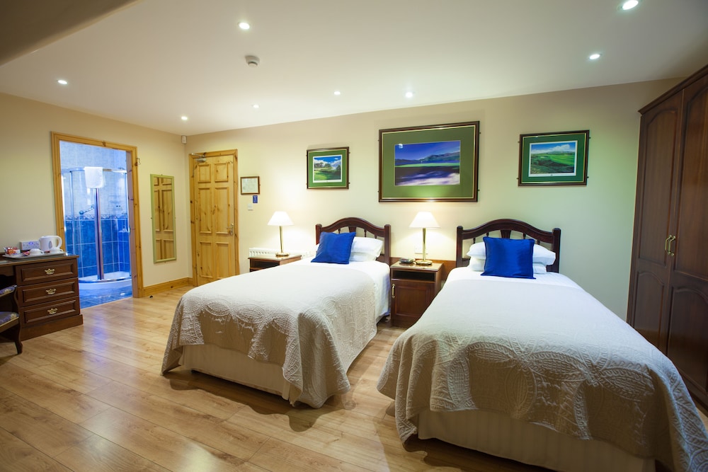 Deluxe Twin Room Ensuite with Bath Sea View (Golf Course View - Room 4) photo 3