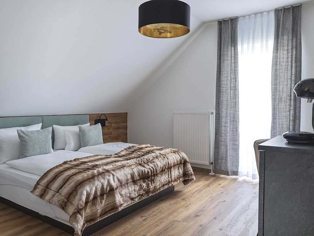 Double Room, Ensuite (Seeblick mit Balkon) - Photo 1