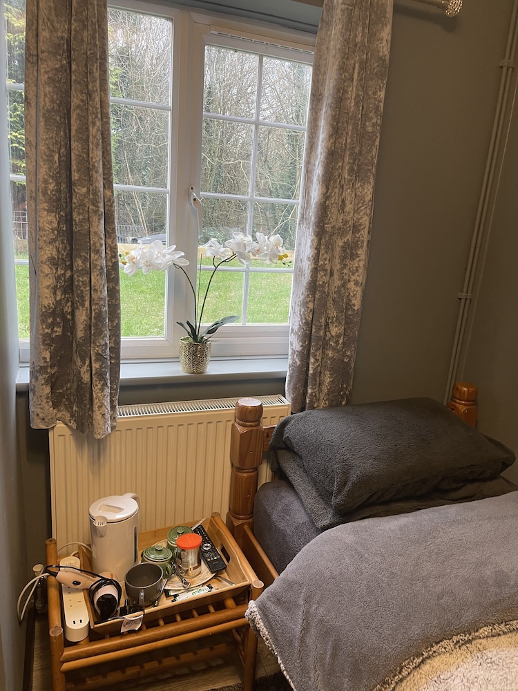 Comfort Single Room, Private Bathroom photo 2