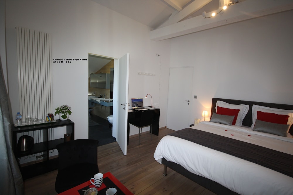 Room, 1 Queen Bed, Non Smoking, Garden Area
