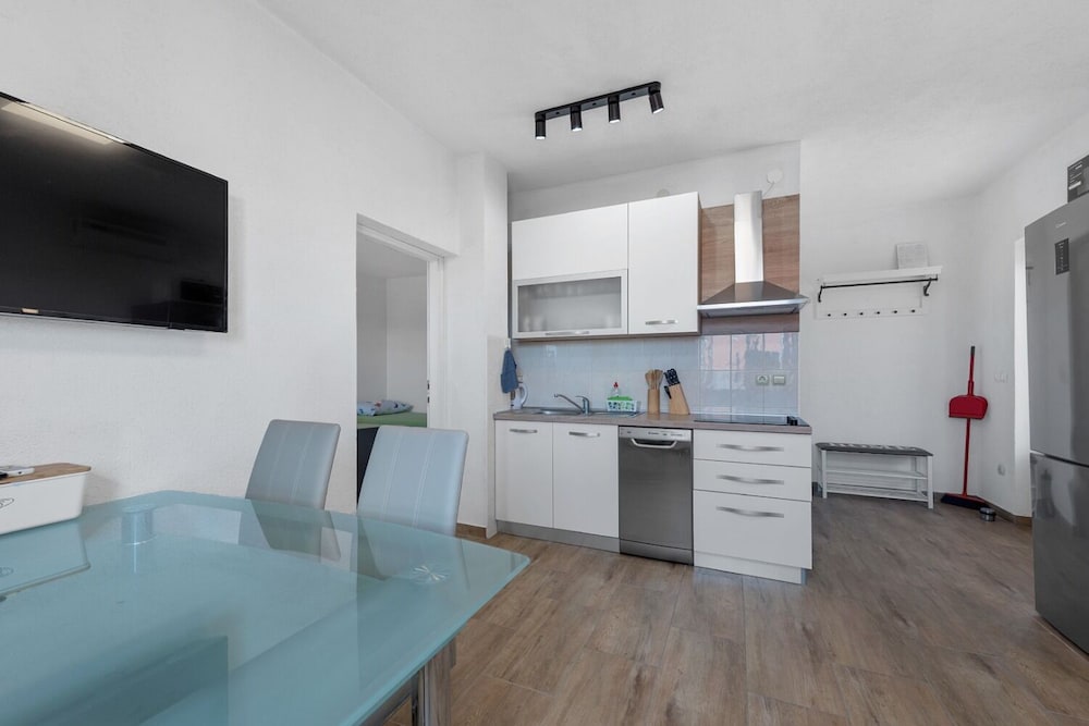 Apartment (Uga2 - 70m from the beach - A3-kat(2+) photo 2