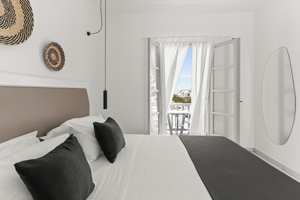 Double Room (Surrounding View)